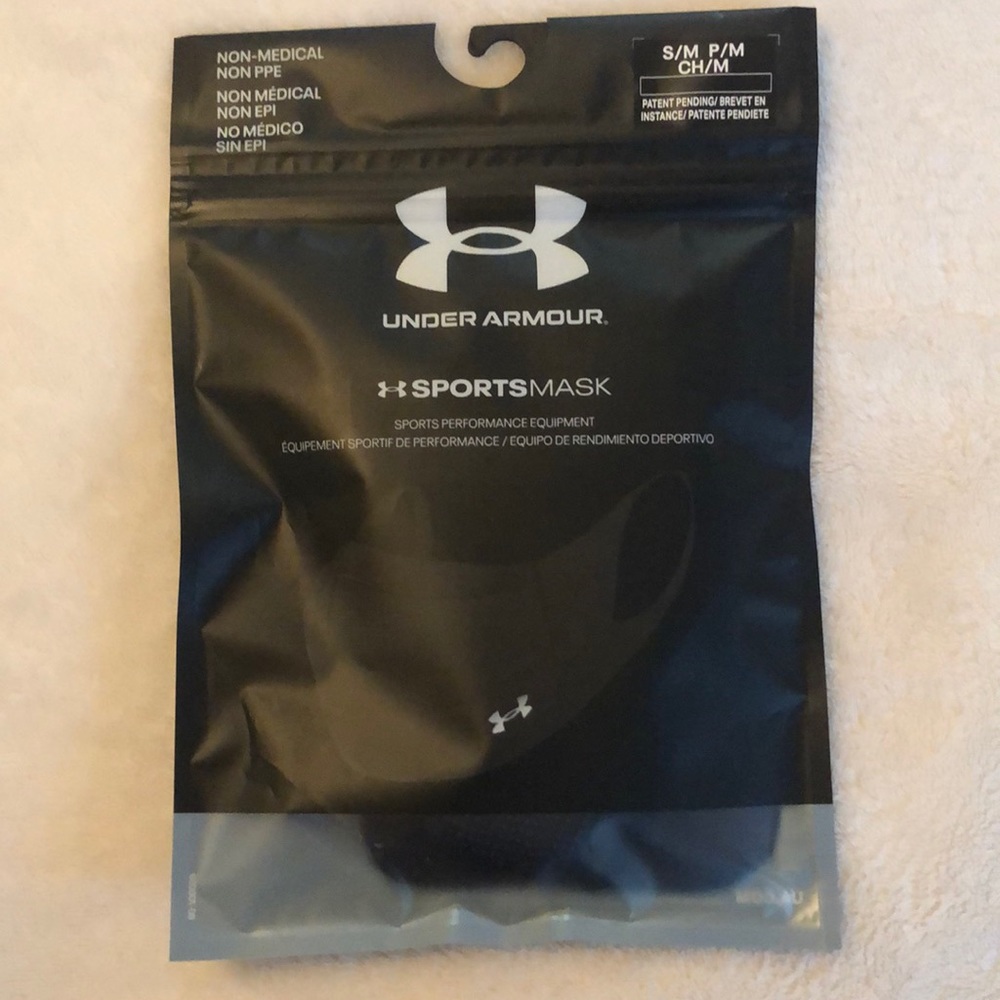 Under armour sports mask S/M - new in package